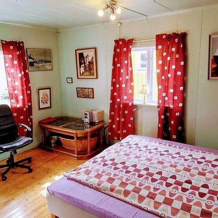 Summer Bedroom, Outside Toilet, Shower, Kitchen. 120 M From Sandbach. Bracke  Екстер'єр фото